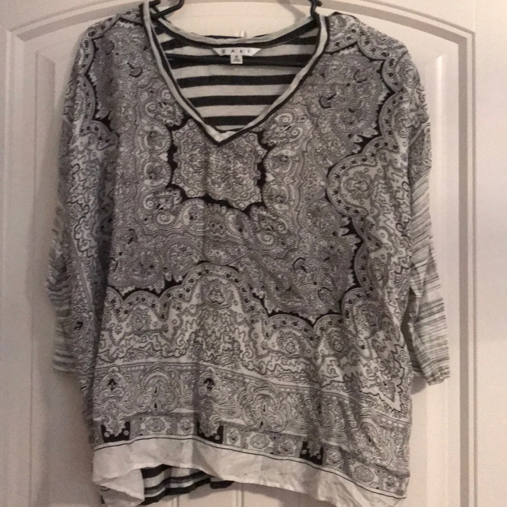 Light weight 3/4 sleeve top!